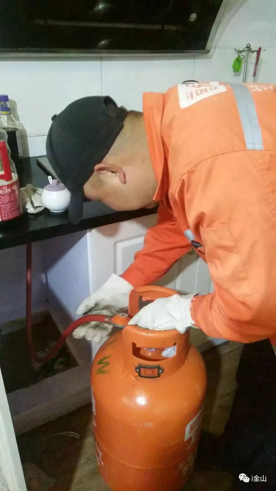 怎么叫人送液化气上门,一个电话立马上门送液化气