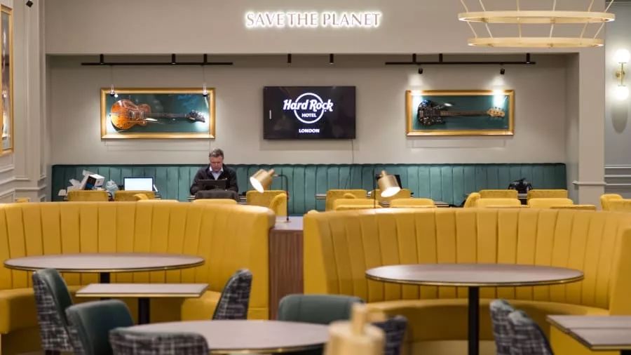 黑胶、吉他、音响齐入梦！在这些酒店与音乐*眠同**