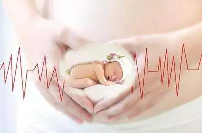 吓哭！她正跳着广场舞，肚子里竟然掉出了一样“东西”~~~