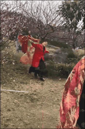 中国时髦大妈天秀姿势全解