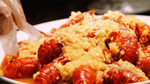 狂舔手指不能停!簋街仔仔小龙虾超值抢购来啦!仅66元抢原价150元给力虾双人套餐!满分的味道,极致的享受!快来pick一下!