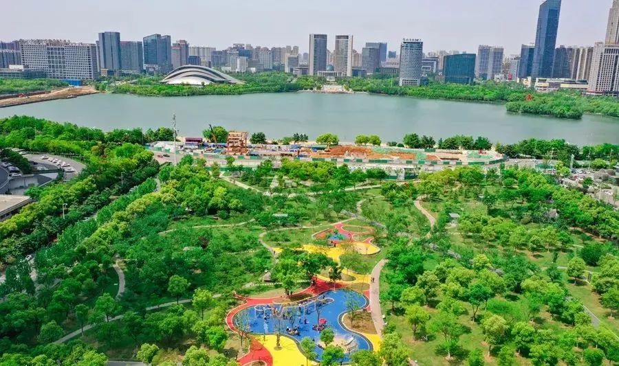 能踢足球打篮球的公园,绿轴足球公园