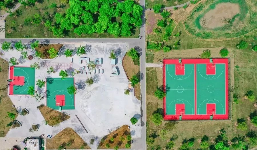 能踢足球打篮球的公园,绿轴足球公园