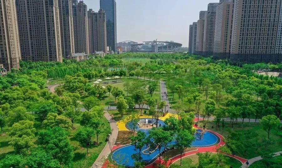 能踢足球打篮球的公园,绿轴足球公园