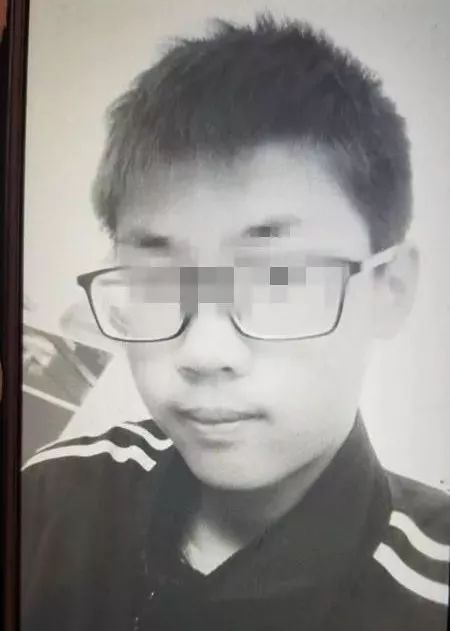 后脑勺头盖骨被打破，*体下**肿成两个拳头大！14岁少年竟被同学活活打死了