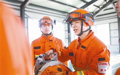 一个森林消防站有多少人,三个森林消防员