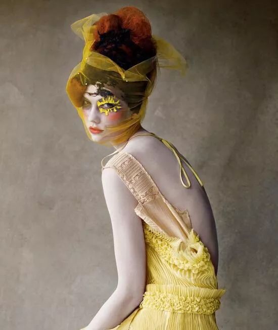 丝巾的各种造型女,一条丝巾美出万千风情