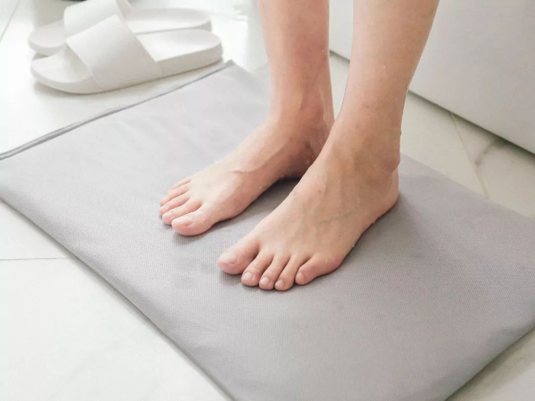 时尚地垫瞬间吸水,神奇的吸水地垫