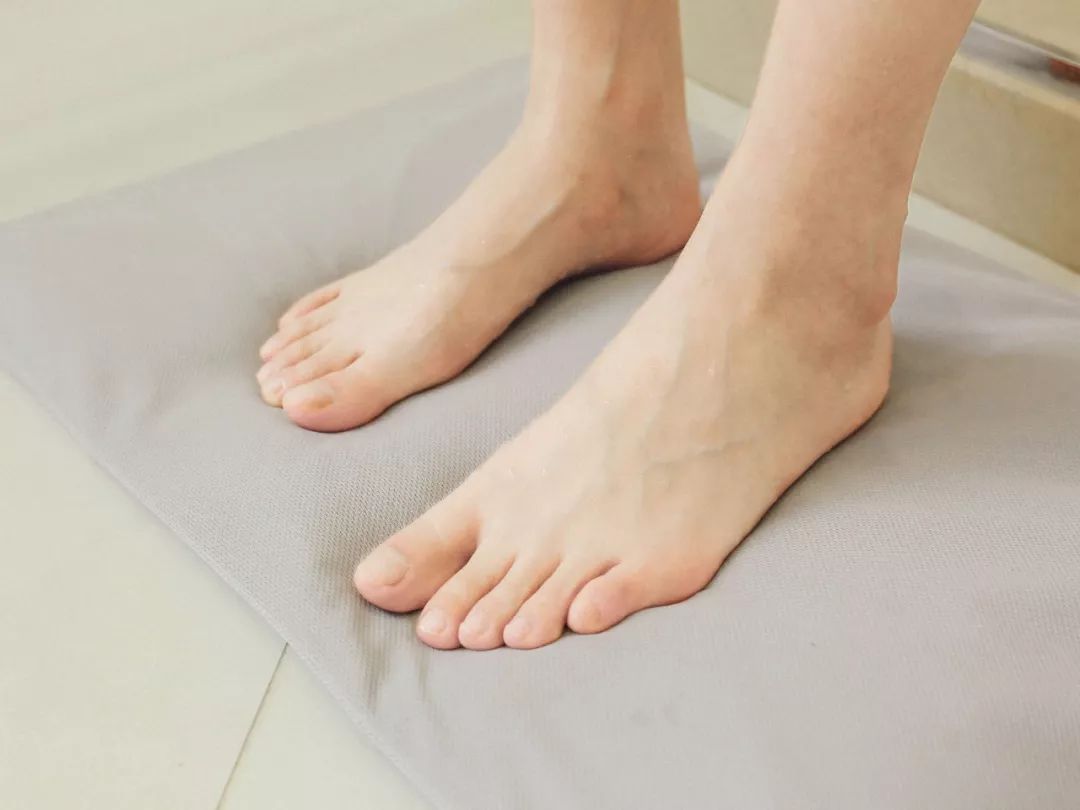 时尚地垫瞬间吸水,神奇的吸水地垫