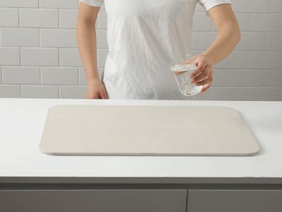 时尚地垫瞬间吸水,神奇的吸水地垫