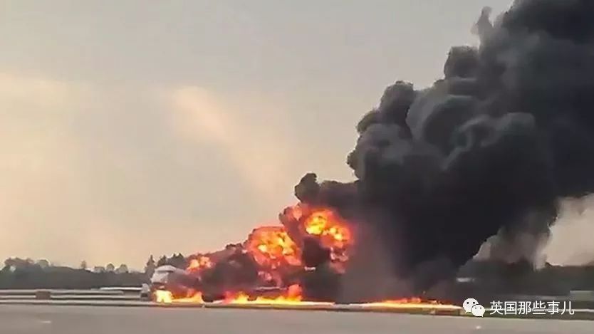 俄航迫降起火原因,俄航机长迫降起火视频