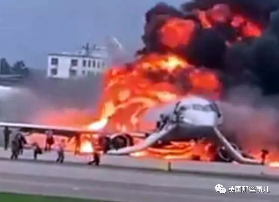 俄航迫降起火原因,俄航机长迫降起火视频