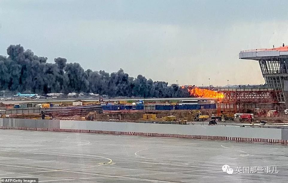 俄航迫降起火原因,俄航机长迫降起火视频