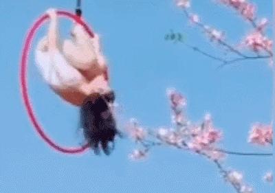 中国时髦大妈天秀姿势全解