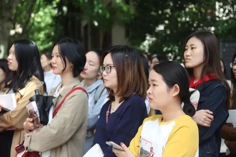 比影视剧还惊心动魄！入选2018年度“中国好书”，穿越70年，战上海！