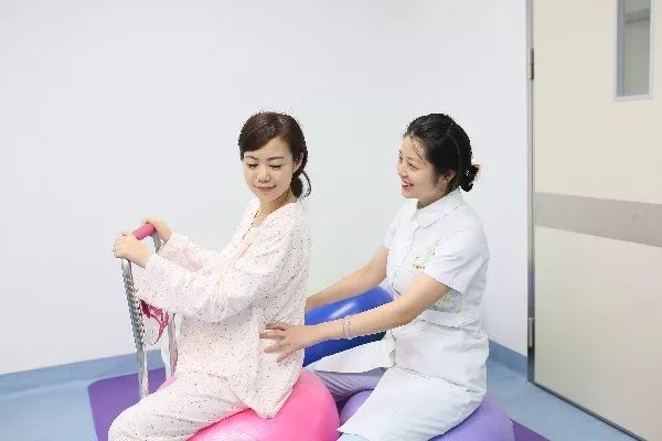 什么情况？遂宁这家医院竟敢把生娃过程搬上舞台