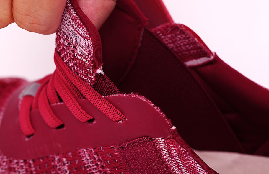 专为父母设计的健步鞋，防滑轻巧、透气时髦，我们自己穿也行！