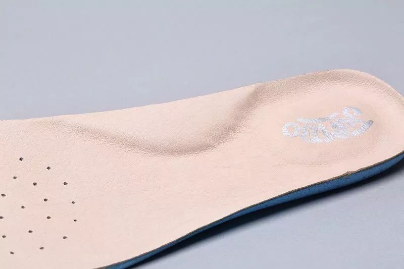 专为父母设计的健步鞋，防滑轻巧、透气时髦，我们自己穿也行！