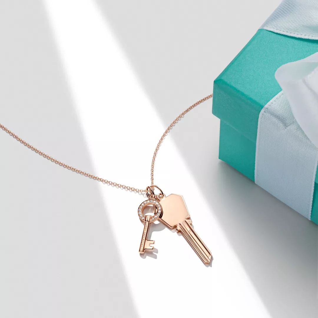 520甜蜜告白巅峰对决,刘昊然现身tiffany品牌活动