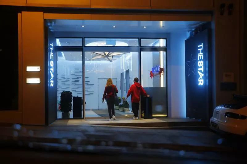 在香港住一般宾馆危险吗,香港办公室睡觉合法吗