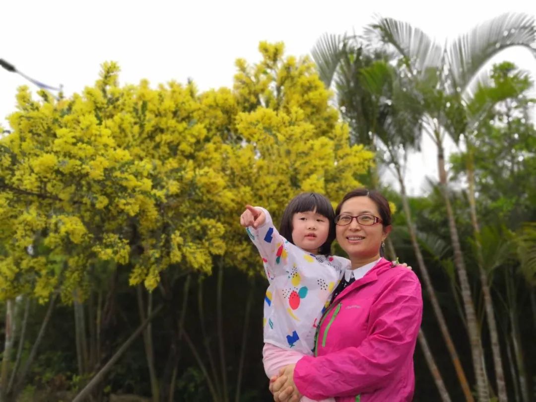 是什么让我从容地面对女儿手指上的那个紫黑色的血泡？