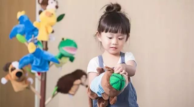 孩子拿幼儿园的玩具回家怎么办,小朋友从幼儿园拿东西回来怎么办