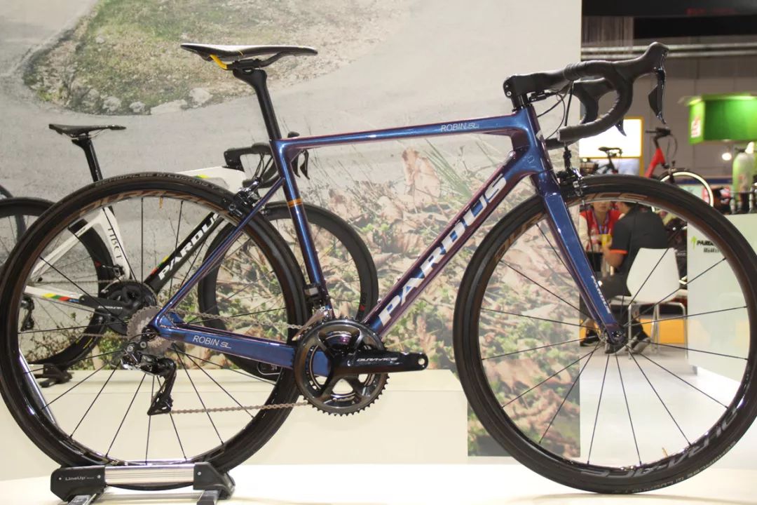 都是2万左右的公路小妖精，你选谁？