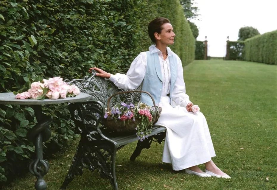 含胸驼背最损气质手把手教你纠正,含胸驼背如何改善提升气质