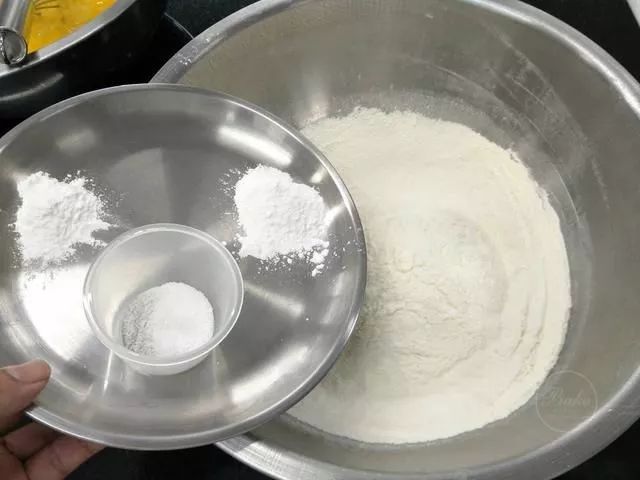 奶油奶冻蛋糕卷 (奶冻蛋糕卷如何做)