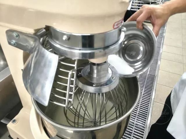 奶油奶冻蛋糕卷 (奶冻蛋糕卷如何做)