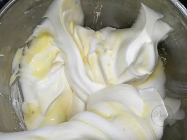 奶油奶冻蛋糕卷 (奶冻蛋糕卷如何做)