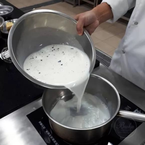 奶油奶冻蛋糕卷 (奶冻蛋糕卷如何做)