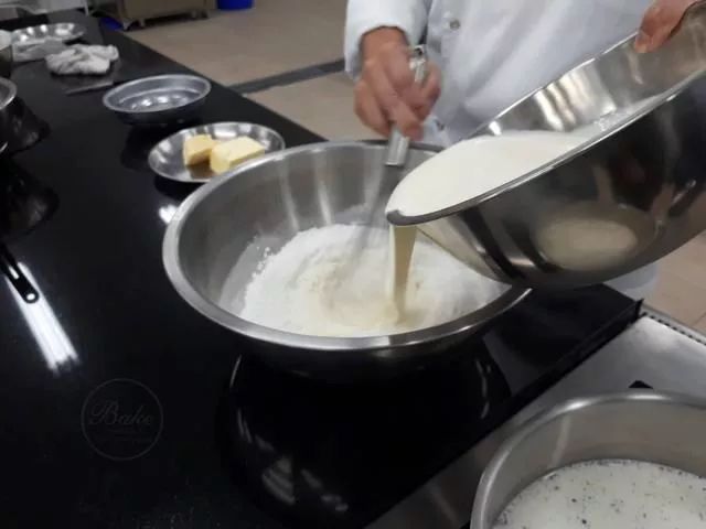 奶油奶冻蛋糕卷 (奶冻蛋糕卷如何做)