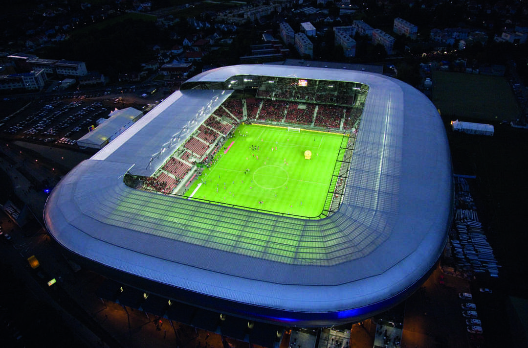 为抗议气候变化，巴塞尔策展人计划在体育场内种植299棵树