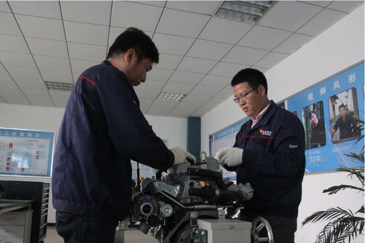 人物|窦店这位为车“治病”的青年能手得到了区里的表彰