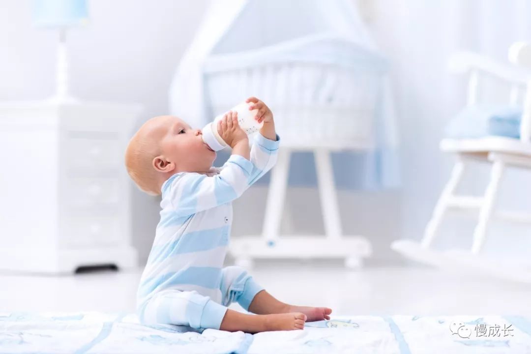 无奈告别母乳，我又回到了给娃抢奶粉的日子……