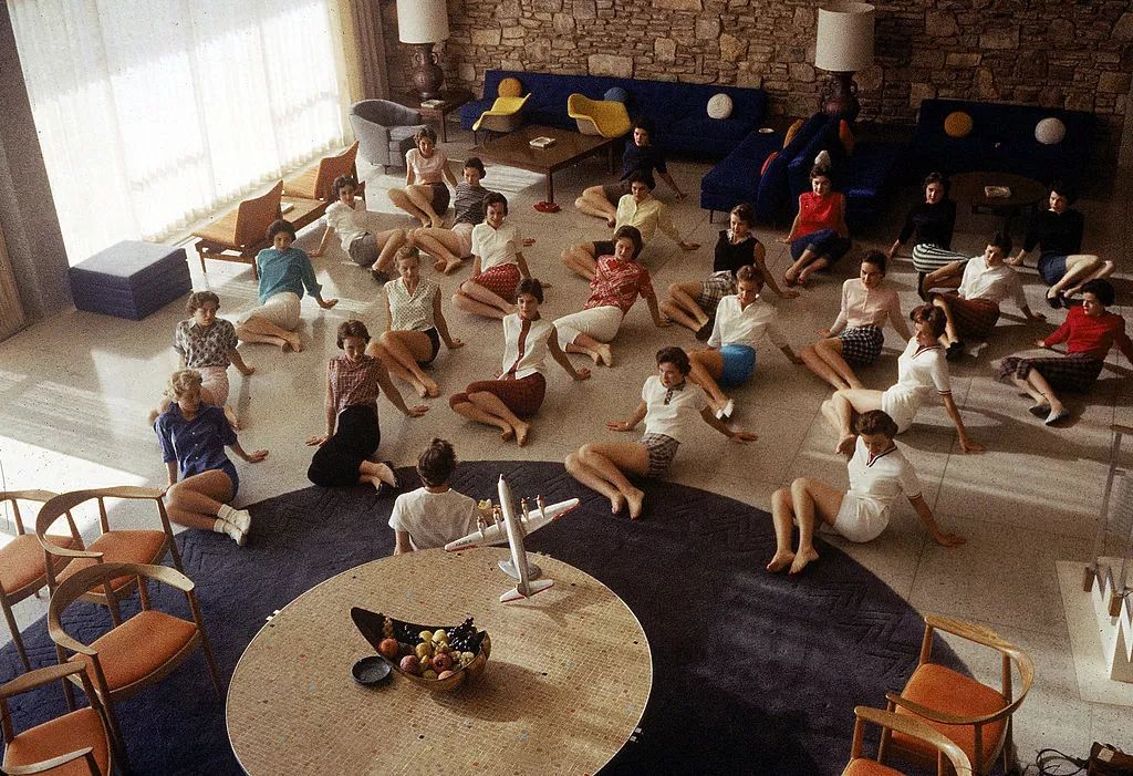 中国空姐为什么都要年轻漂亮,中国空姐为什么好看