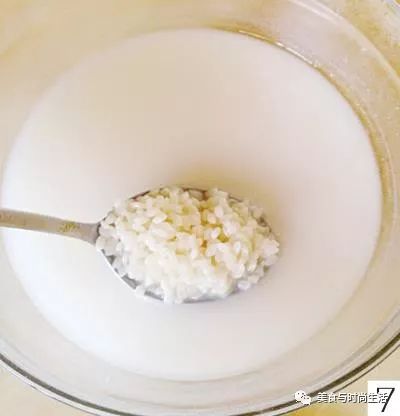 自己在家怎么做黄米凉糕,黄米凉糕最正宗的做法