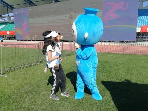 今天，我们“入侵”了中化妈妈们的朋友圈……