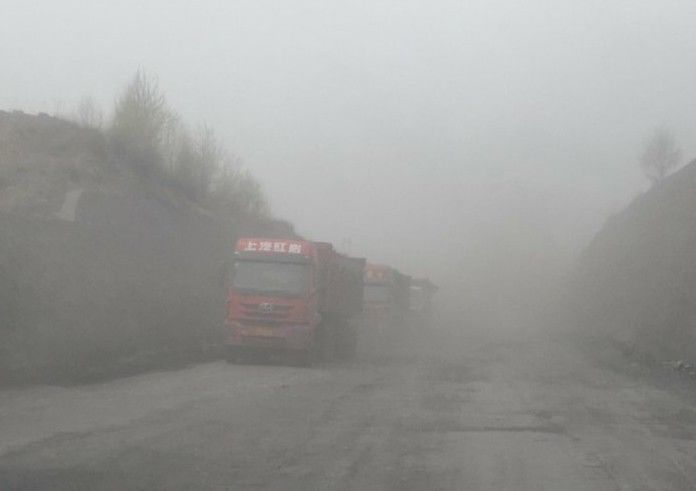 山西兆光电厂拉灰车污染,山西左云县环境污染