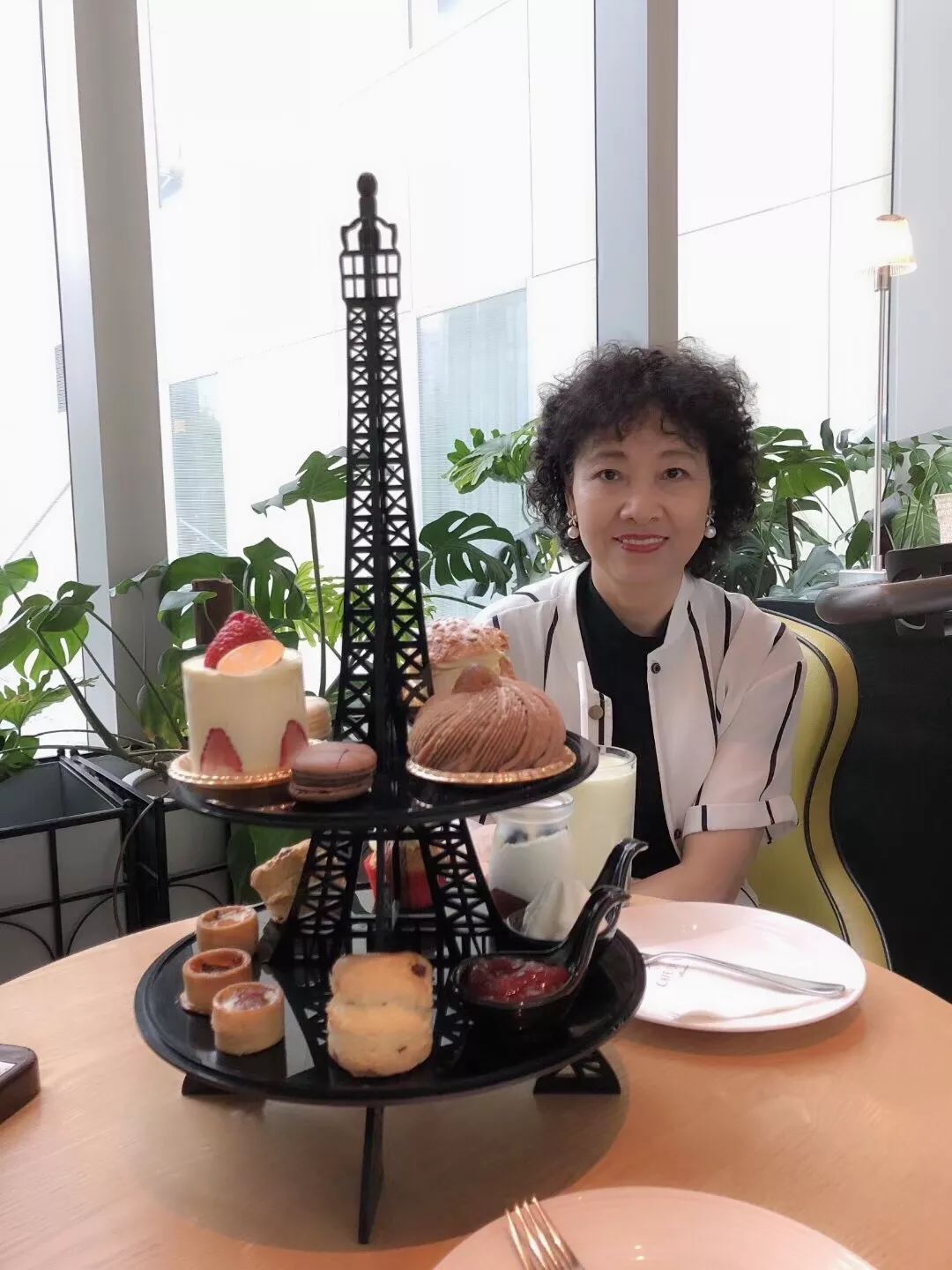 原来这些长相年轻的妈妈都有一套保养秘籍,赶紧转给我妈看~