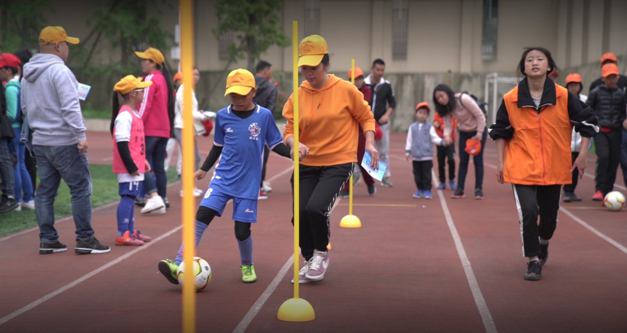 观山湖区校园足球联赛,快乐足球健康成长