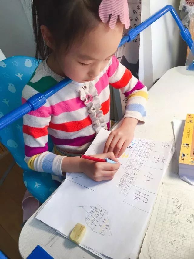 品味翰墨文香，记录阅读时光——丁荷111班阅读小报