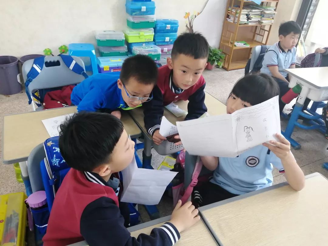 品味翰墨文香，记录阅读时光——丁荷111班阅读小报