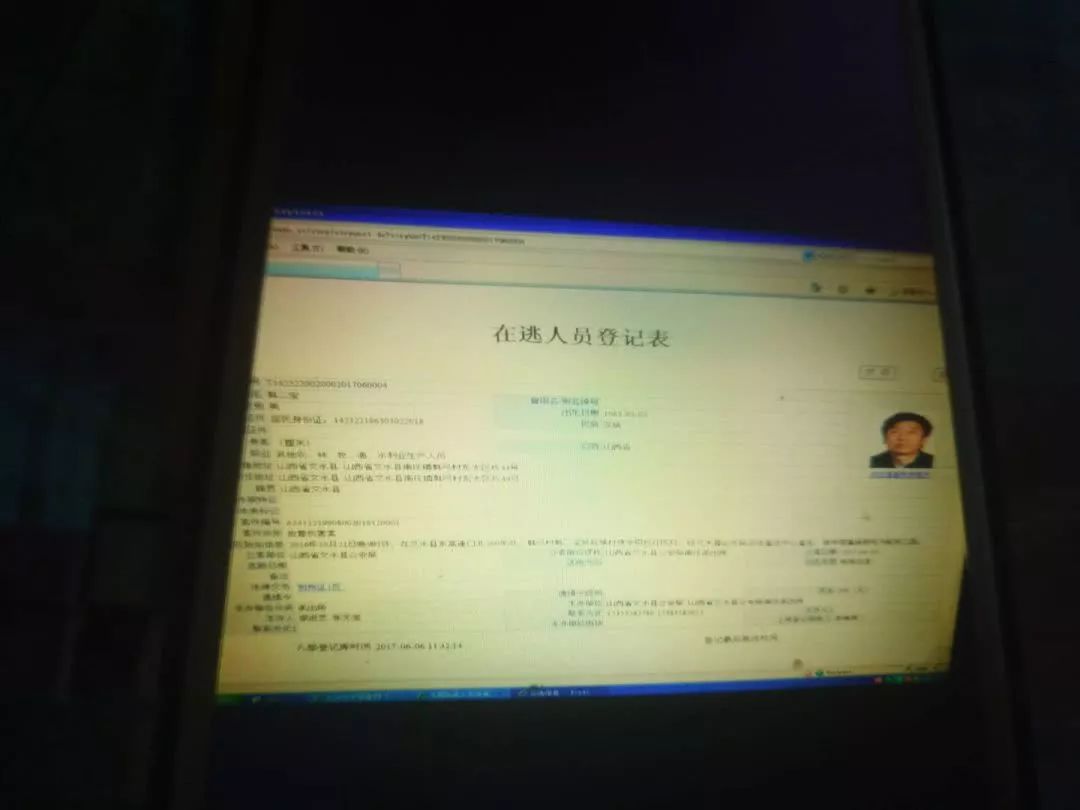 妻子开车碾压丈夫致死案件后续,妻子被撞死亡丈夫被通缉