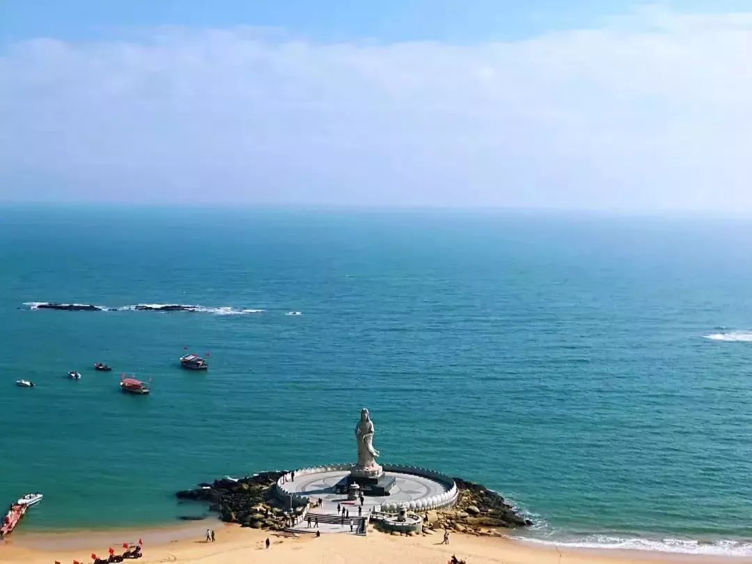 5.5折品“天下第一鲜”+黑金系奢牌酒店+落地窗海景房+159抢399元储值卡+人均50吃双层蛙锅