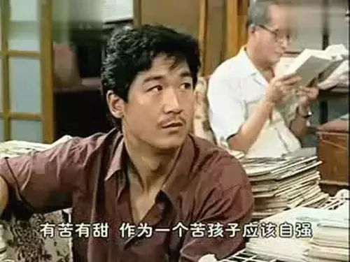 隐形贫困中年：报最贵的补习班，穿最廉价的T恤衫