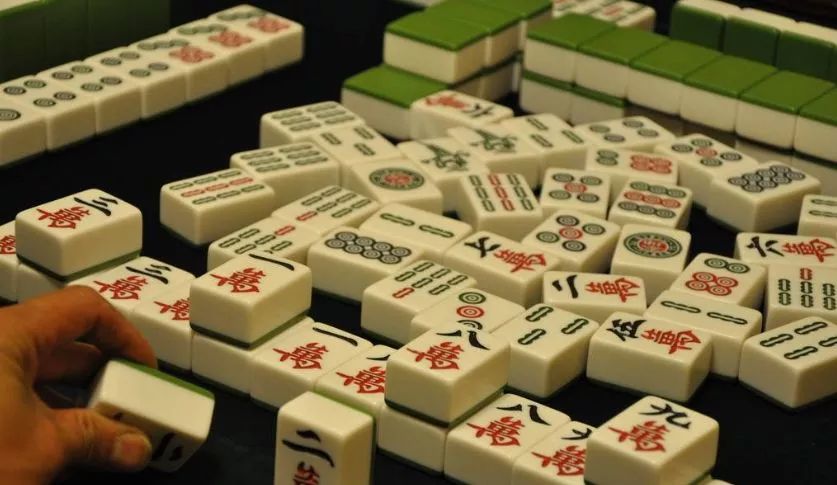 【警示】从“赌海”开始,一步步走进“毒海”,她就这样毁了自己……