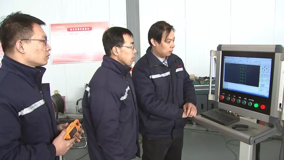 《河北日报》头版丨“智”“光”并举迭代前行!沧州智能制造装备产业发展调查