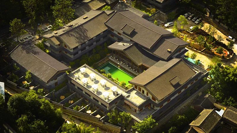 从丽江到茨中：菜场买恶魔果实、修道院酿酒士、高原油泼面……开启了无数的第一次|香格里拉环线（上）